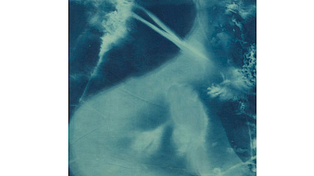 TAIDEKESKUS AHJO, HIILI-TILA; MITRA RAASSINA - CONNECTED, BEING
